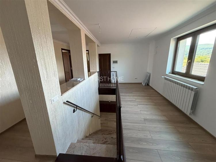 Vila deosebita Parter + Mansarda de vanzare in Odobesti - 28