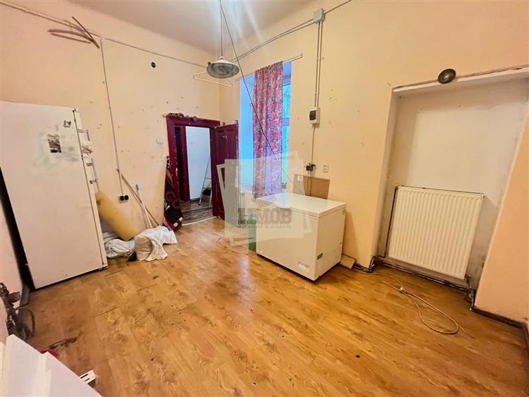 Apartament cu 4 camere 2 bai si balcon in zona Ultracentrala