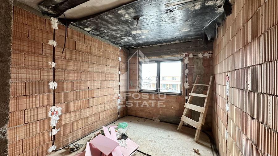 Jumatate de duplex de vanzare cu 5 camere, Dumbravita