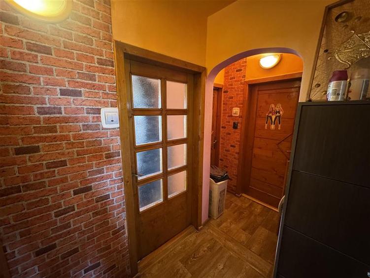 Apartament cu 3 camere, zona Nufarul