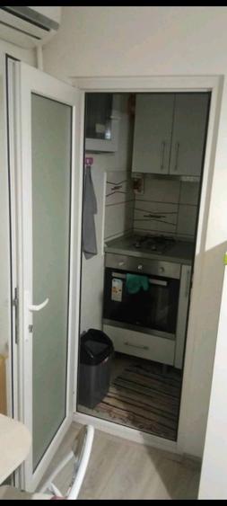 Închiriez pe termen scurt sau lung garsoniera situata în zona Tomis nord.
