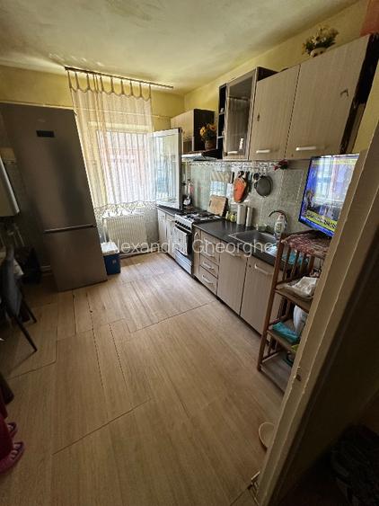 Apartament 3 camere decomandat de vânzare,strada Tudor Vladimirescu,bloc B17,sc. - 2