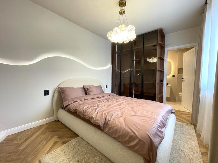 Proprietar vând ap 3 camere Florești, două băi, bloc cu lift
