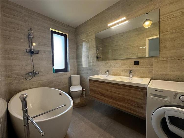 Casa Tip Duplex , situata in cartierul Dambul Rotund!