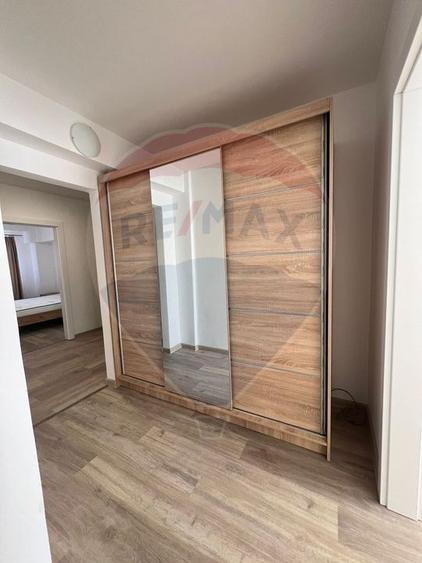 Apartament cu 4 camere de închiriat în zona Polivalenta