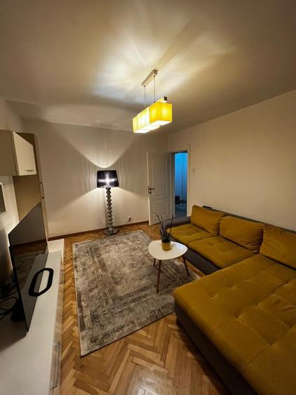 Apartament 3 camere decomandate, 2 bai, etajul 1, zona strazii Bucuresti