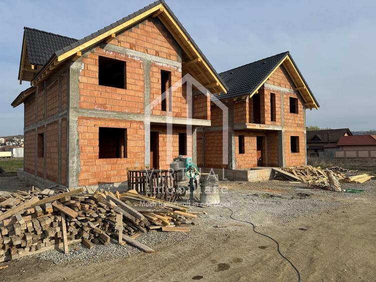 Casa cu 5 camere, 3 bai, terasa - 120 mp, teren 340 mp - Sura Mare
