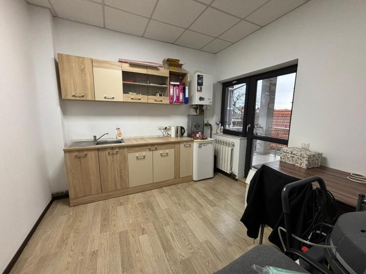 Spațiu de birouri central – 3 încăperi (open space 60 mp) + parcare
