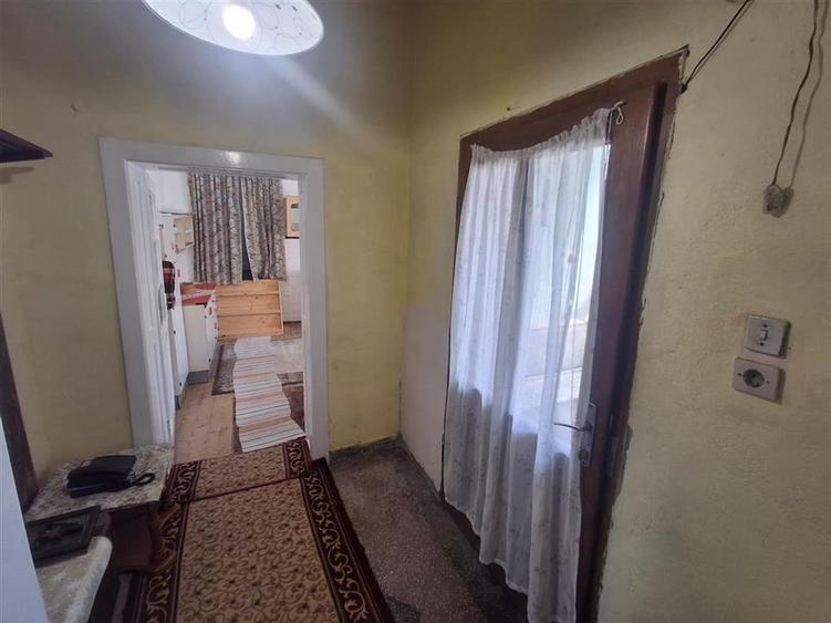 Apartament la casa 2 camere pivnita 100mp gradina zona Lazaret