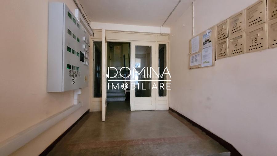 Vânzare apartament 3 camere, situat în Târgu Jiu, strada G-ral Christian Tell - 9