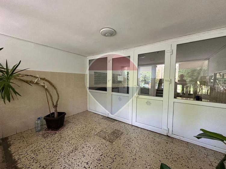 Inchiriere apartament cu 2 camere/ loc de parcare