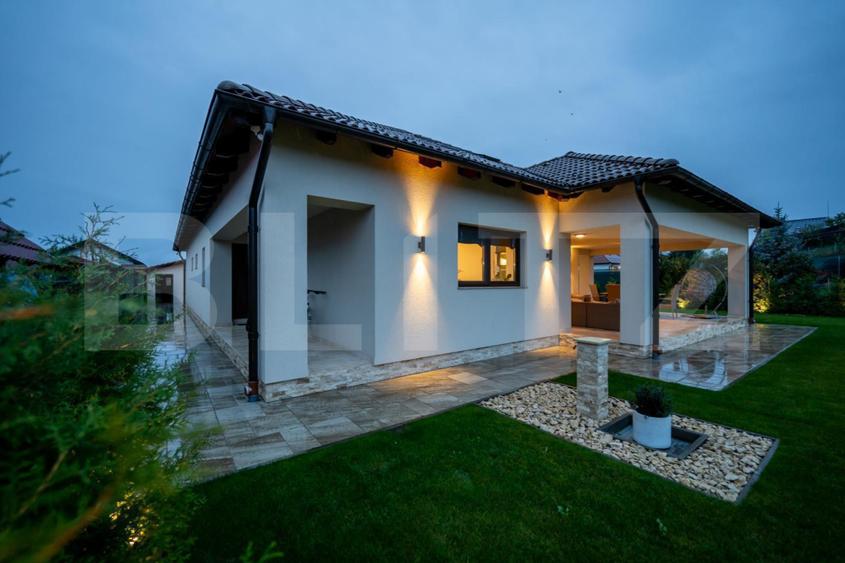 Casă de vanzare, cu 5 camere, 280 mp, zona Nord