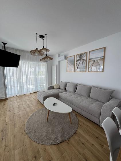 3 camere, 2 băi, vedere la mare, terasă 50m2.