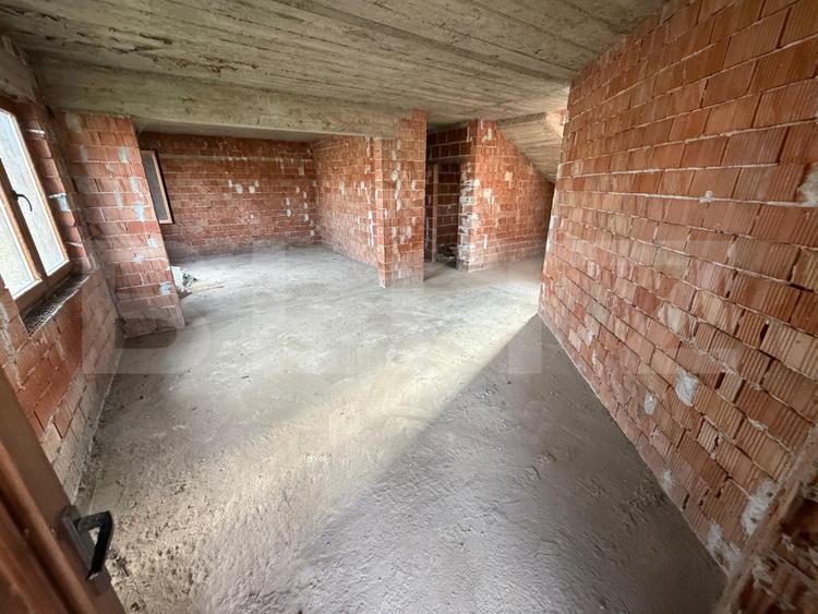 Casa cu 7 camere, 250 mp, zona Mesteacan (Halmeu)
