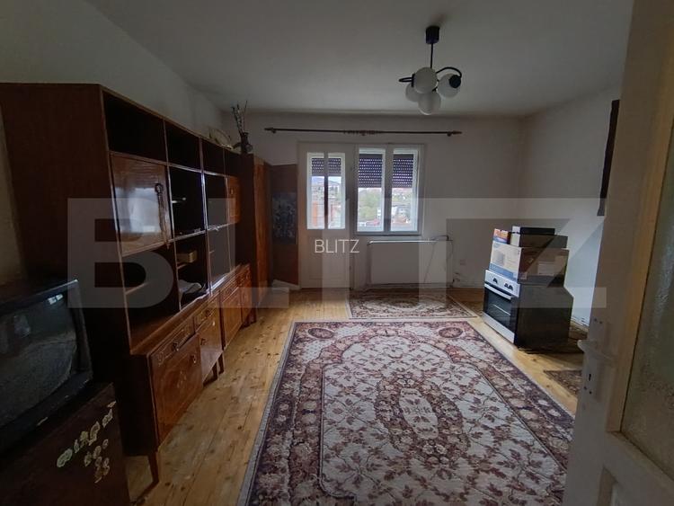 Casă de vanzare/spatiu comercial, cu 4 camere și un teren de 300 mp, central - 8