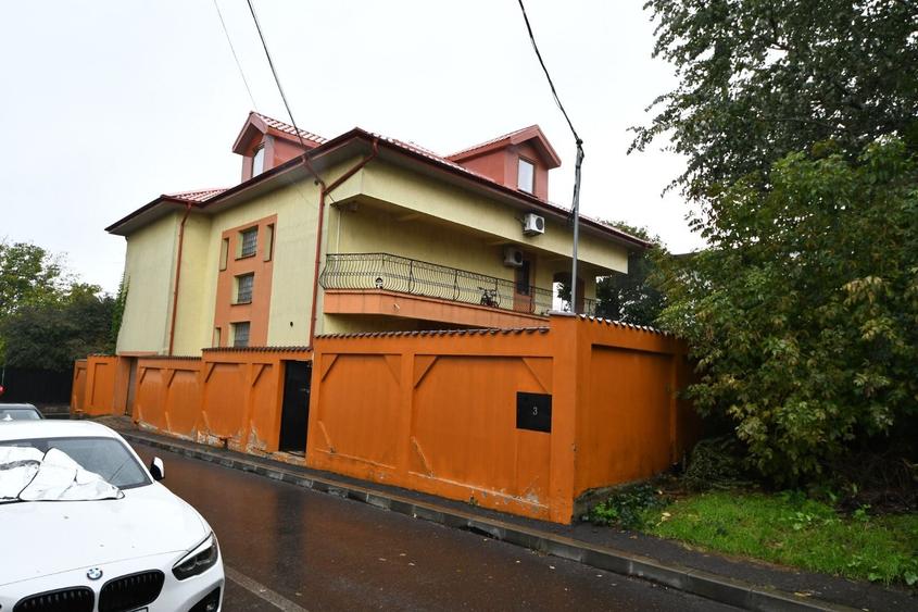 Vila spatioasa, pretabil pentru locuit/clinica, zona Micro 17 – Galati