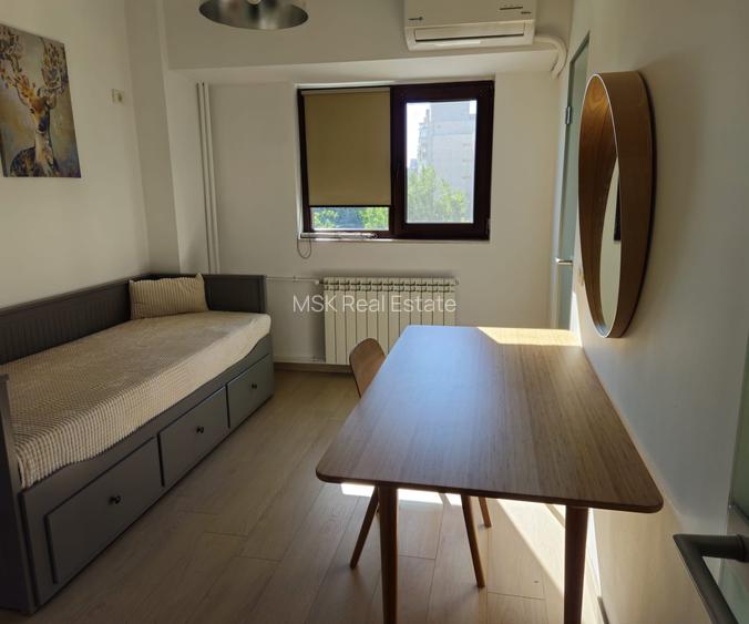 3  camere  /prima inchiriere/13  Septembrie/vis  a vis  de  Catedrala - 8