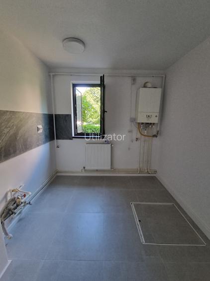 Apartament cu 2 camere decomandat, spatiu depozitare 12 m2,  izolat, centrala te - 2
