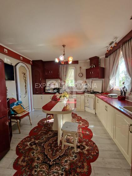 Casă de vânzare  225 mp ,Mărginenii de Sus , DB - 8