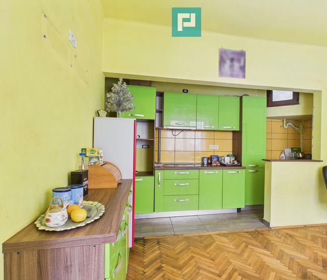 Casă cu 4 camere în zona Parneava