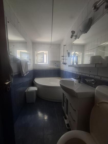 Inchiriere apartament 3 camere mobilat -Casa de Pensii Mall Vitan-PARCARE
