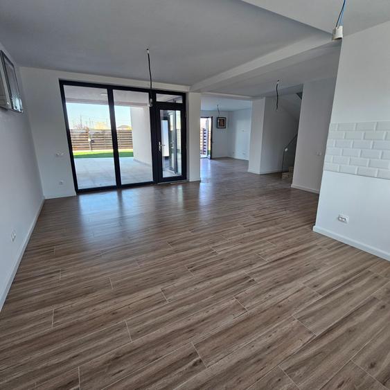 Vila 170 mp ,250 mp teren,complet nou ,prima inchiriere,5AC,Saftica.