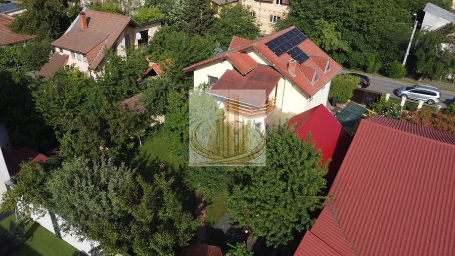 Casă P+E+Pod înalt, teren 574 mp, garaj și fotovoltaice – Zona Lipovei