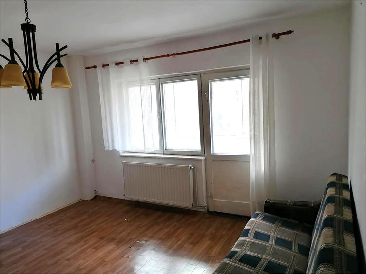 Apartament decomandat cu doua camere zona Calea Bucuresti