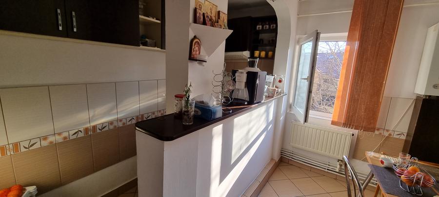 Apartament cu 3 camere zona Scolii 11