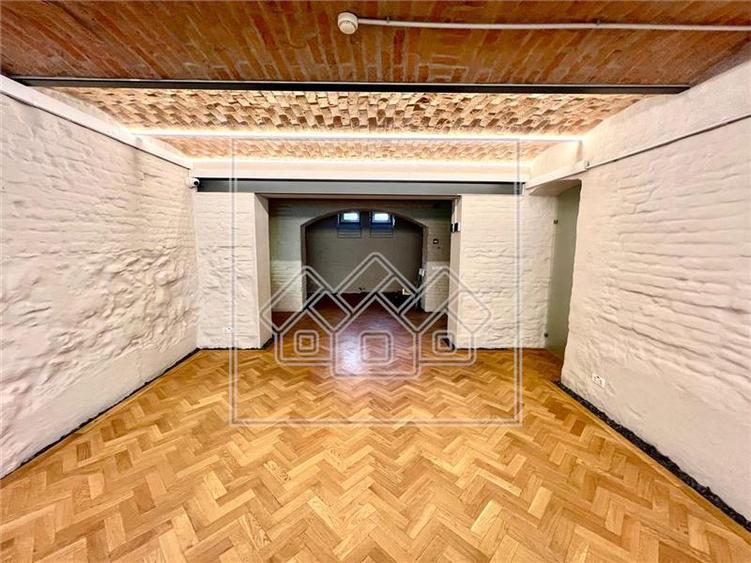 Spatiu de inchiriat in zona centrala - Complet renovat