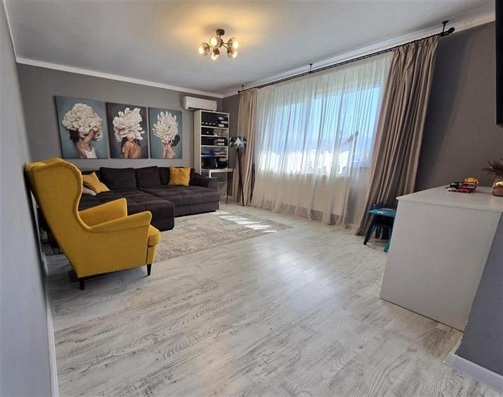 Casa individuala de vanzare, cu 3 camere, in Lunca Cetatuii