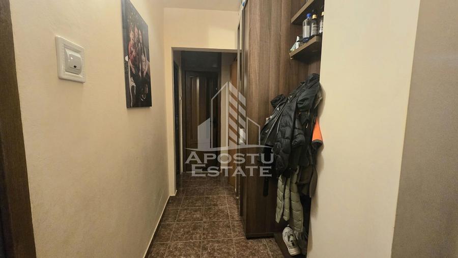 Apartament de vanzare cu 4 camere, 2 bai, etaj intermediar, Aradului