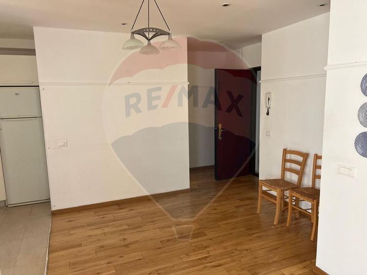INCHIRIERE Apartament cu 3 camere tip duplex in zona Nordului