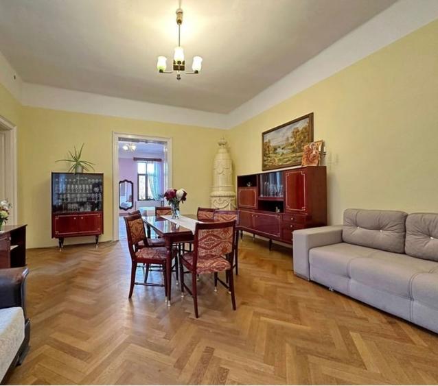 Apartament spațios în Centrul Istoric al Brașovului – zonă premium