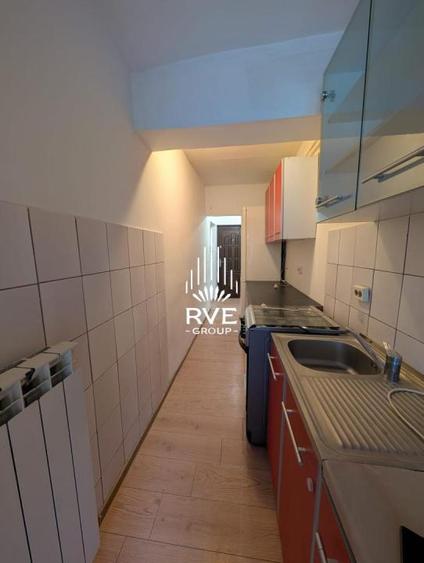 Gars (an 1981, centrala proprie, bloc 4 etaje)-300 m. metrou Lujerului