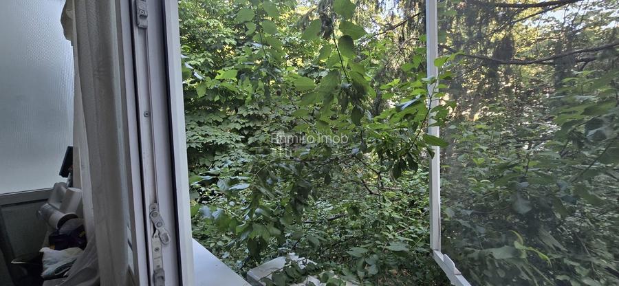Apartament 3 camere/ 400 m Metrou N Grigorescu, decomandat, etaj 2/4 - 2