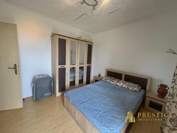 Apartament cu 3 camere de vanzare pe str.Selimbarului-Oradea