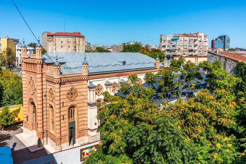 Apartament 3 camere, spatios în zona P-ta Sfanta Vineri/Centru Vechi