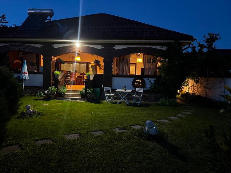 Casa la 15 km de Craiova + spatiu comercial