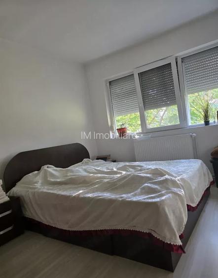 Zona  Favorit -Circumvalatiunii - Apartament 3 Camere  Spatios - Parter Inalt - 5