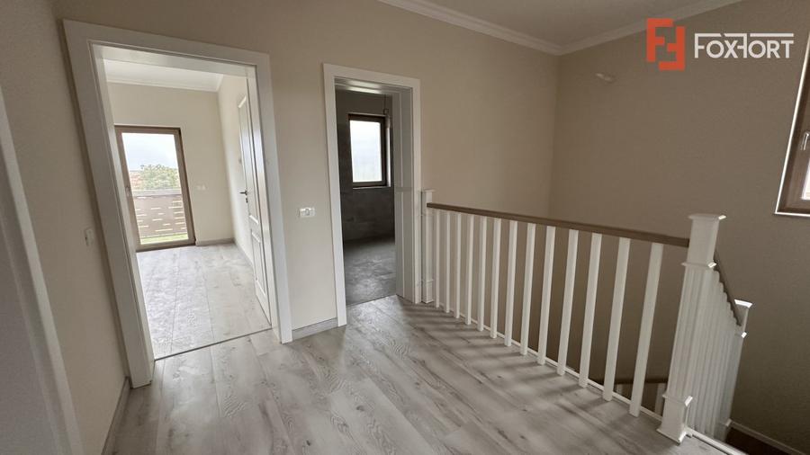 Duplex cu 5 camere despartit prin garaj, zona Giroc