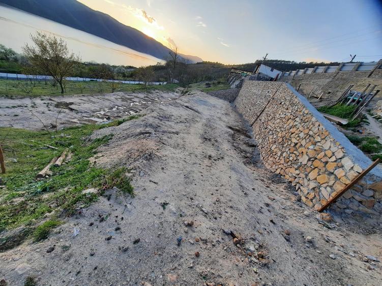 Svinita, teren la Dunare