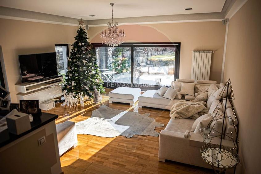 Casă / Vilă de lux cu 6 camere de vânzare în Șcheia, Suceava - 5
