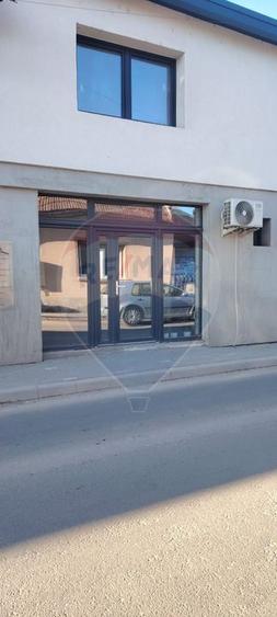 Spațiu comercial de închiriat – Zonă cu trafic intens, lângă Piață