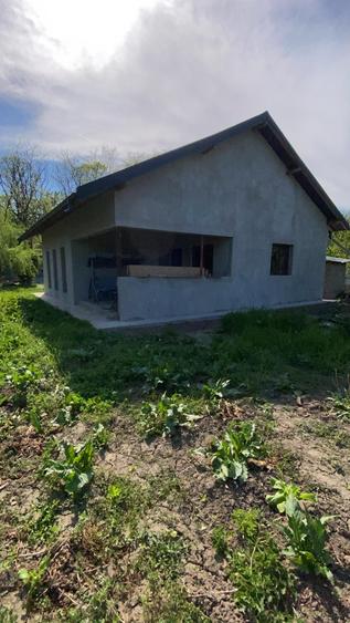 Casă de vânzare – comuna Berceni, la 12 km de Ploiești