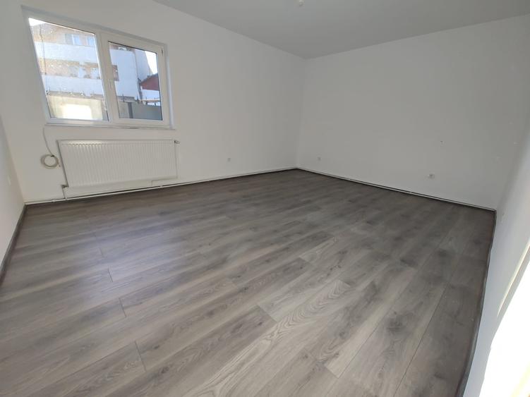 Spațiu birouri, 7 camere, curte, garaj, panouri fotovoltaice, Parcul Armătura