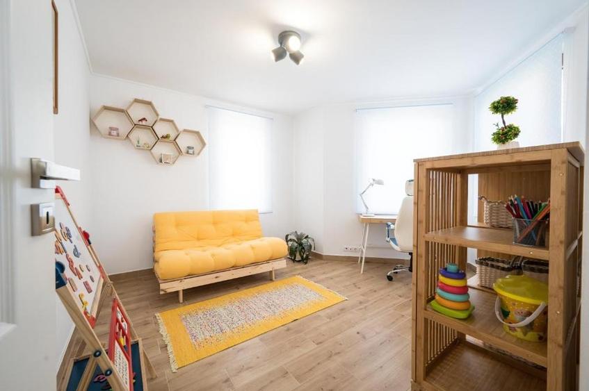 Casa noua, cocheta,  curte proprie Cartierul Tineretului, Haieu