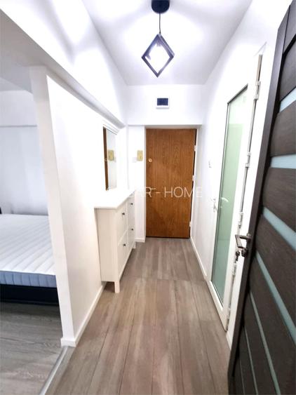 Titan Metrou, Parc I.O.R., Piata Minis, bloc mixt, - 2