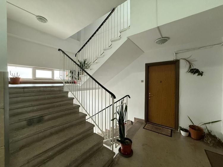 3 camere | Teiul Doamnei | Bloc din 83 | Reabilitat