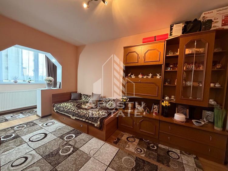 Apartament cu 3 camere, 2 bai, 2 balcoane, etajul 1 , zona Buziasului